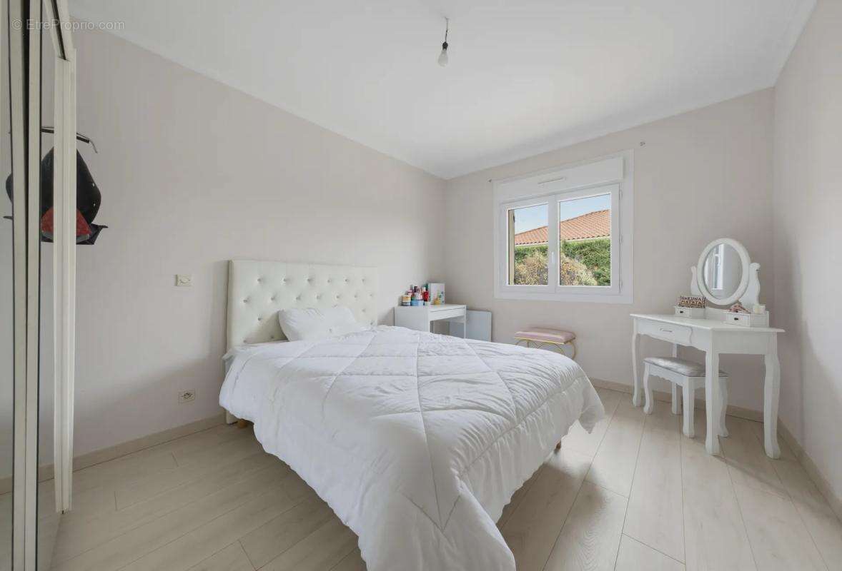 Laissez-vous séduire par cette villa de caractère - photo 9