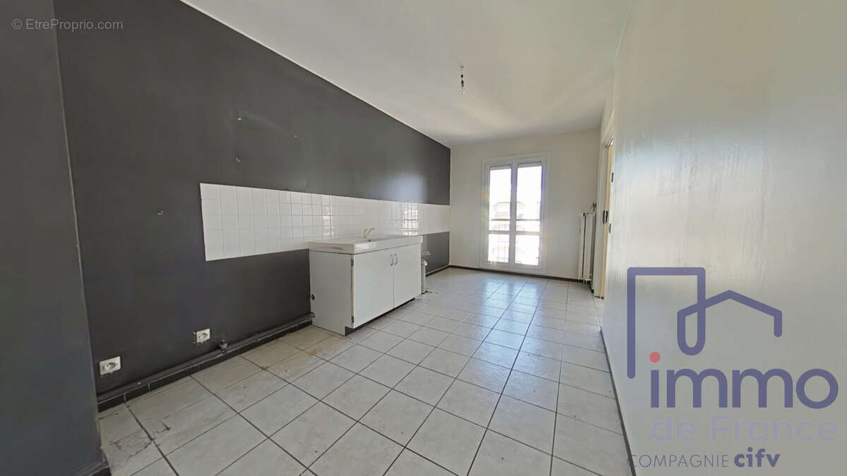 Appartement 94 m² à Saint-Etienne  - photo 8