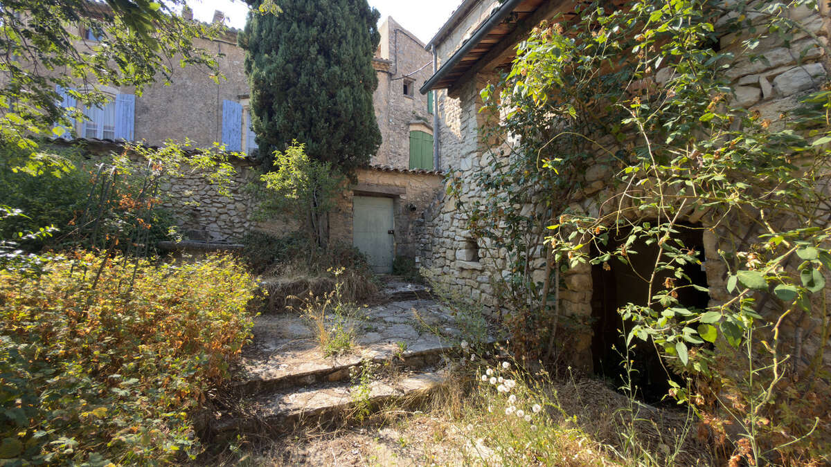 Exclusivité - Demeure d’exception du XVe siècle au cœur de la Provence - Saint Trinit (Vaucluse) - photo 14