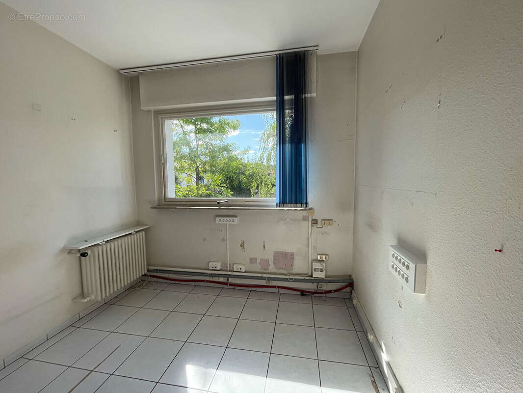 Local d'activité - BOUZONVILLE - 119 m² - photo 4