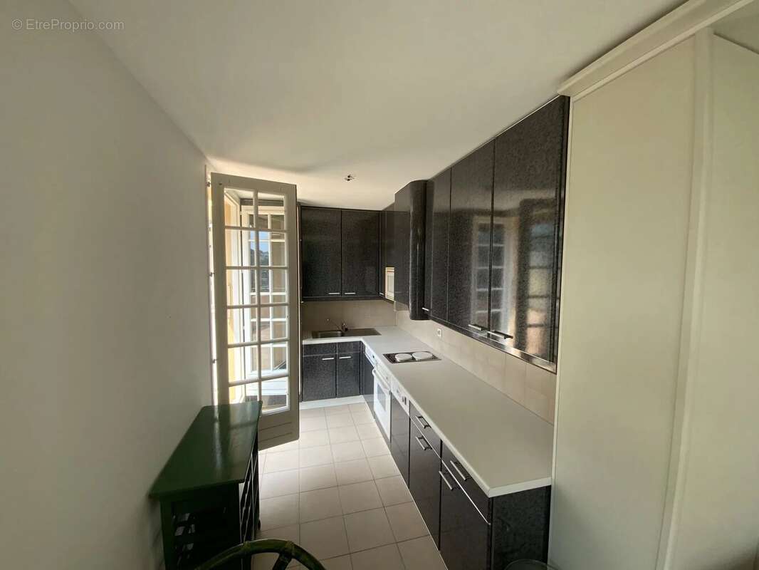 Menton Riviera grand studio de 32 m2, dernier étage, belle terrasse de 14 m2 - photo 7