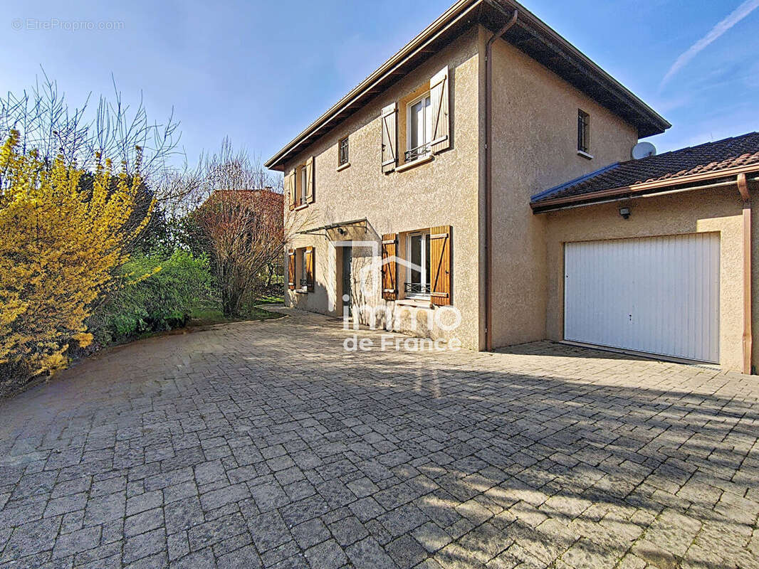 Maison à CHALAMONT