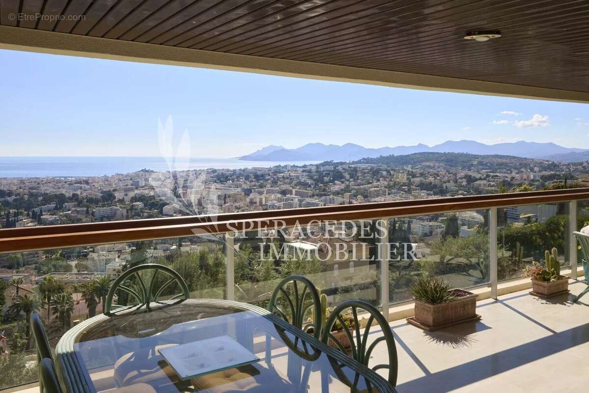 Appartement à LE CANNET