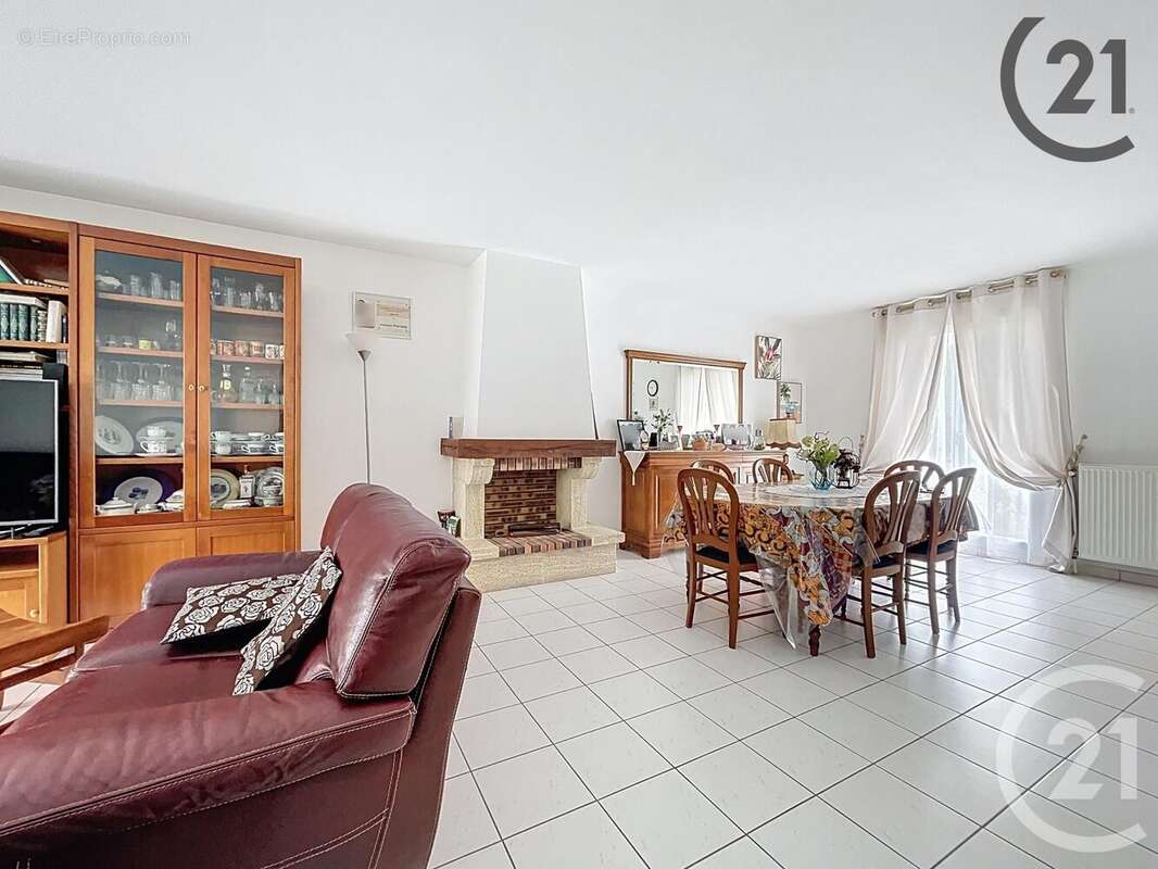 Maison à SAVIGNY-LE-TEMPLE