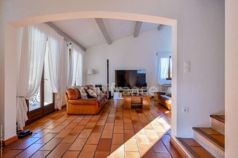 Maison à CEYRESTE