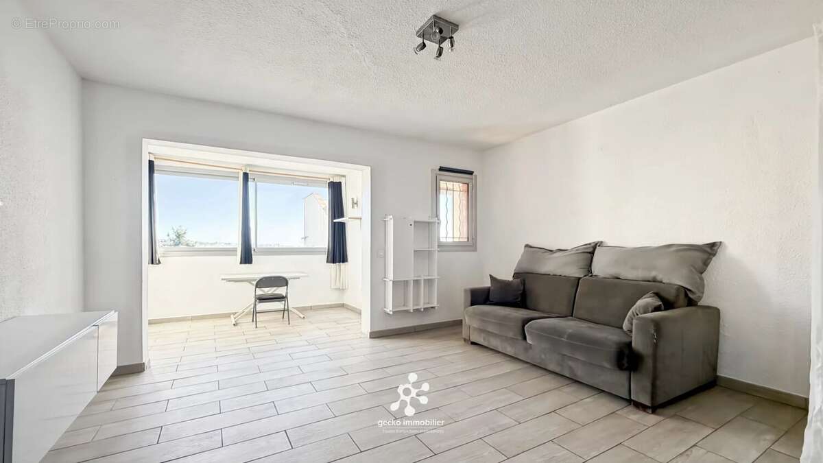 Appartement à SAINT-LAURENT-DU-VAR
