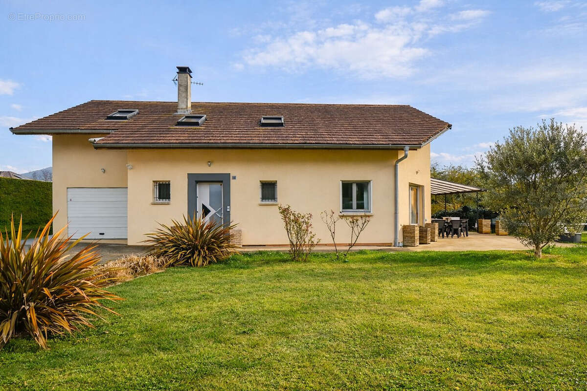 Maison 160 m² à Barraux  - photo 2