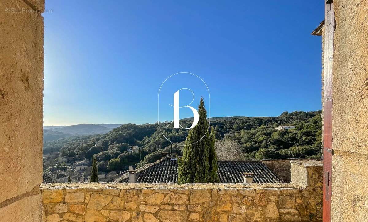 Maison à LA ROQUE-SUR-CEZE