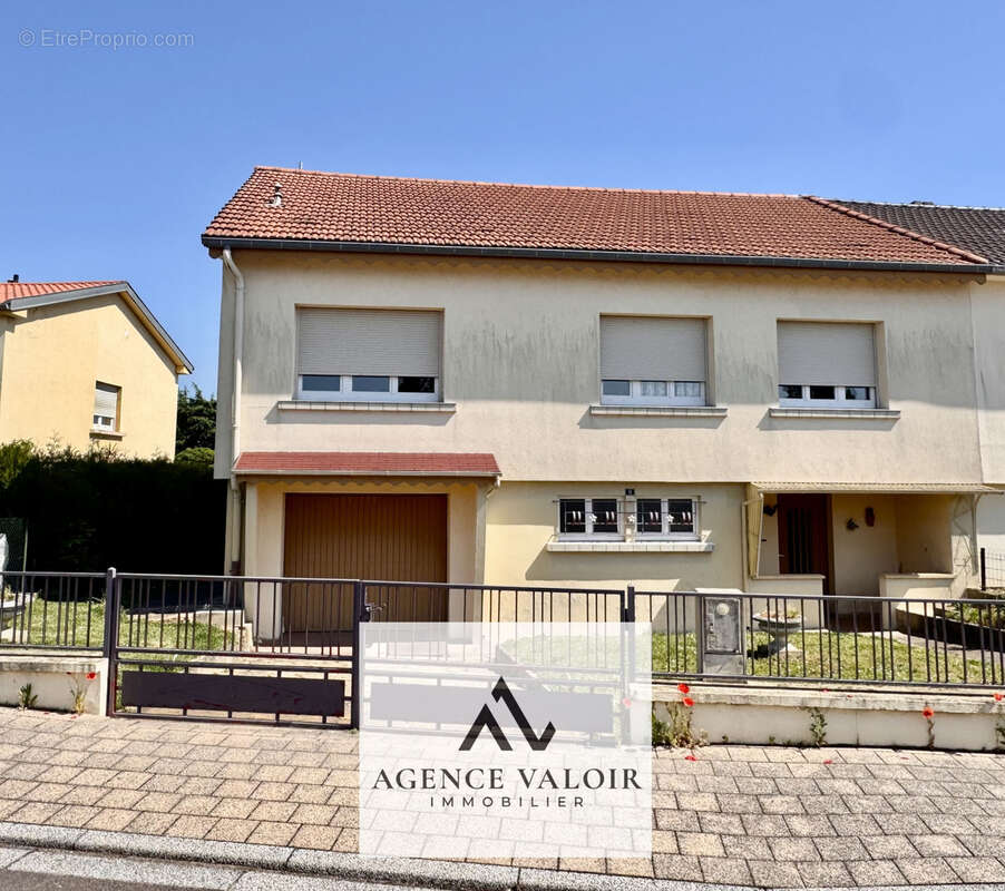 Maison à SEMECOURT