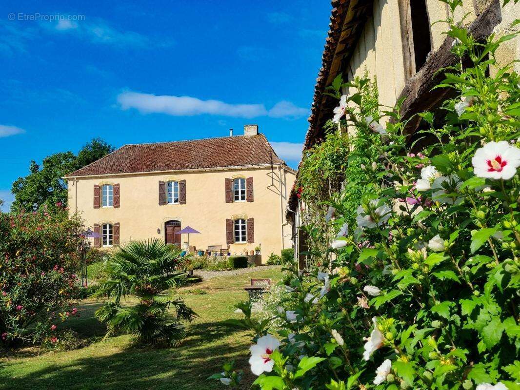 Maison à LADEVEZE-RIVIERE