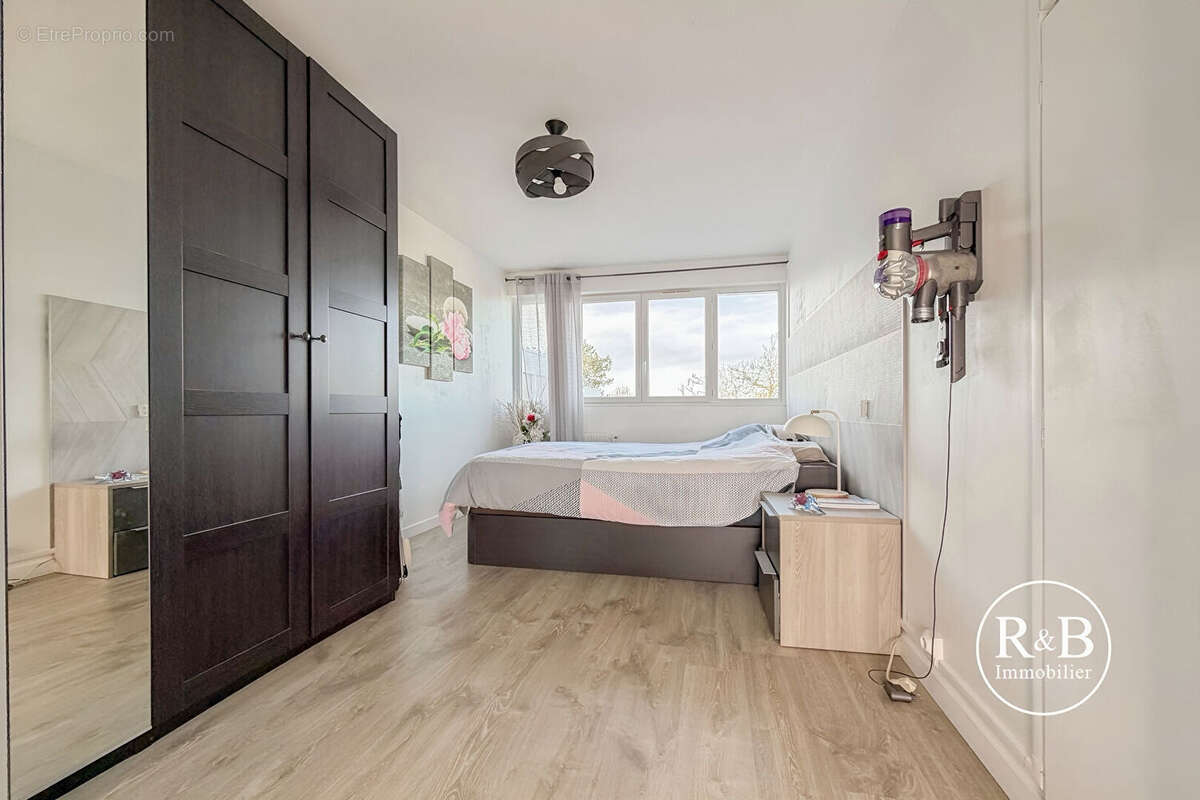 Appartement à LES CLAYES-SOUS-BOIS