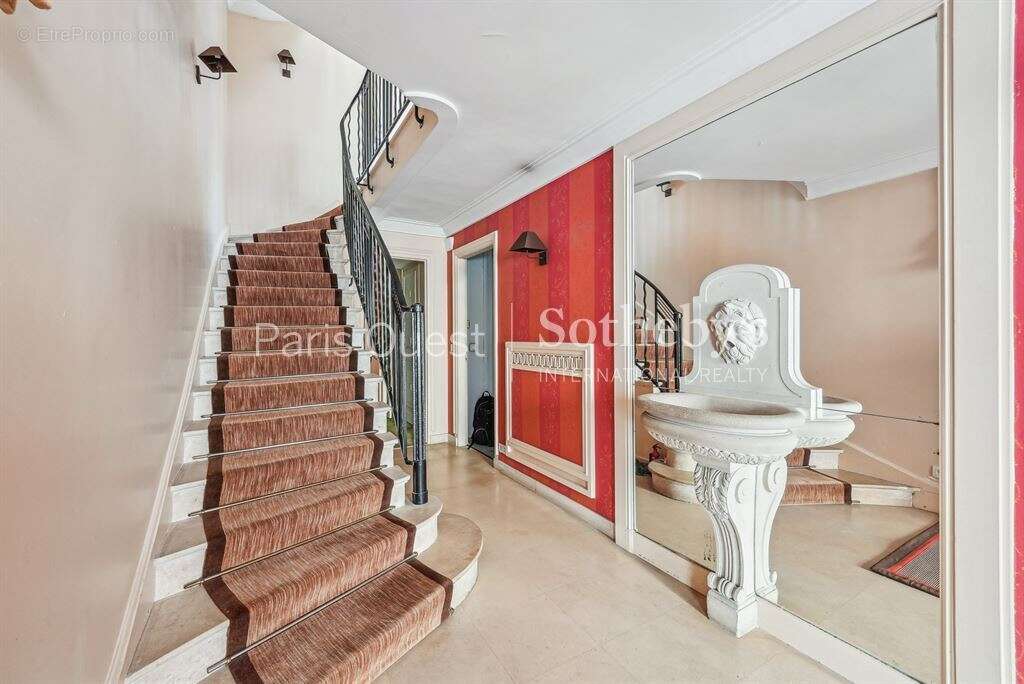 Maison à NEUILLY-SUR-SEINE