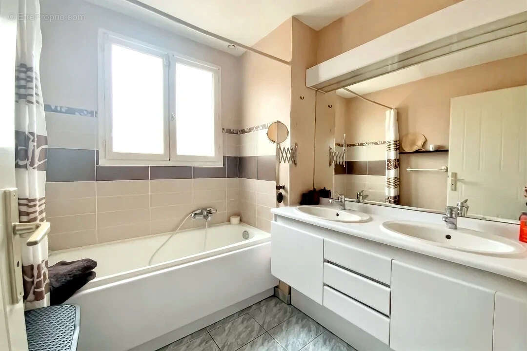 Maison à OZOIR-LA-FERRIERE