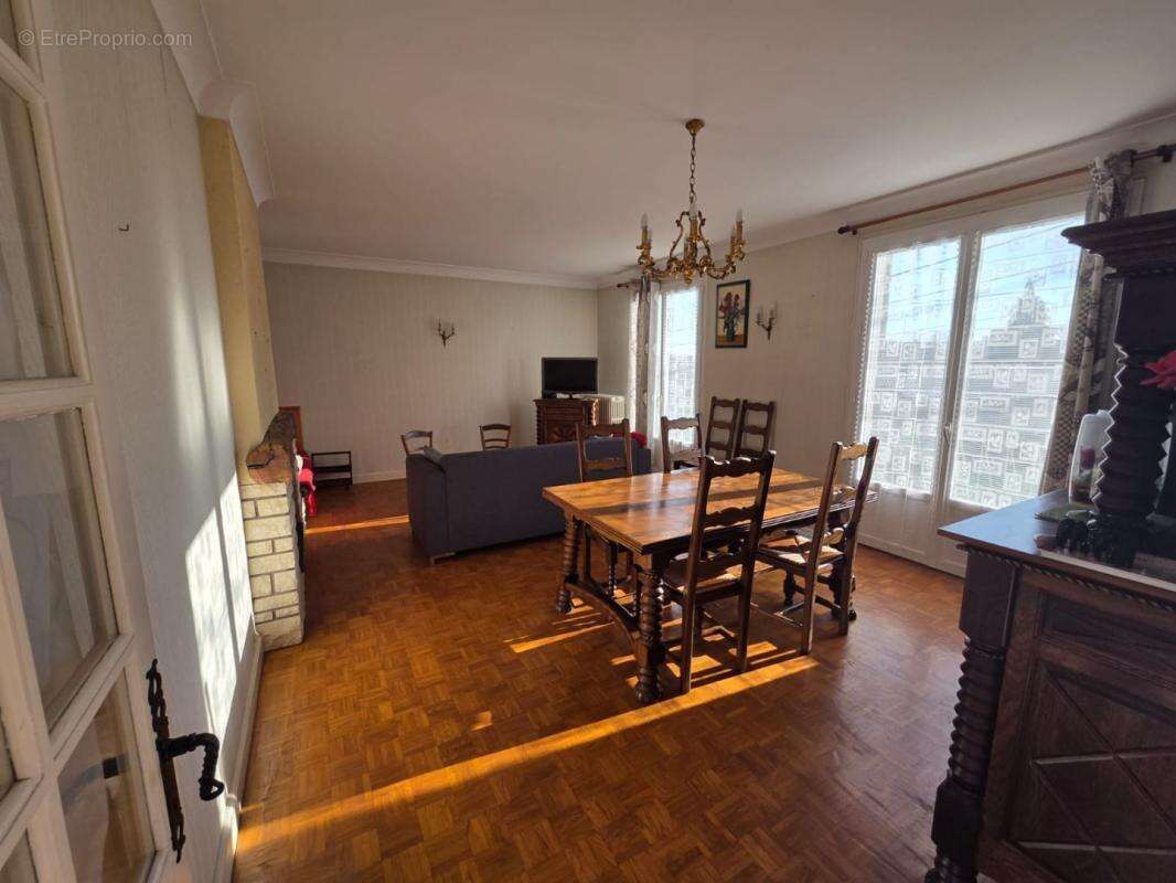 Maison à COULOUNIEIX-CHAMIERS