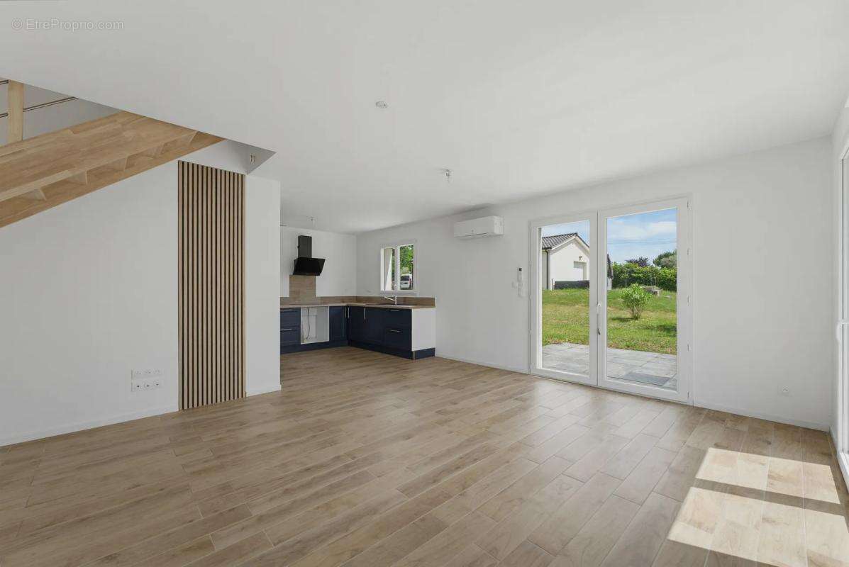 Maison de 4 pièces de 100 m² à Ambarès-et-Lagrave - photo 5