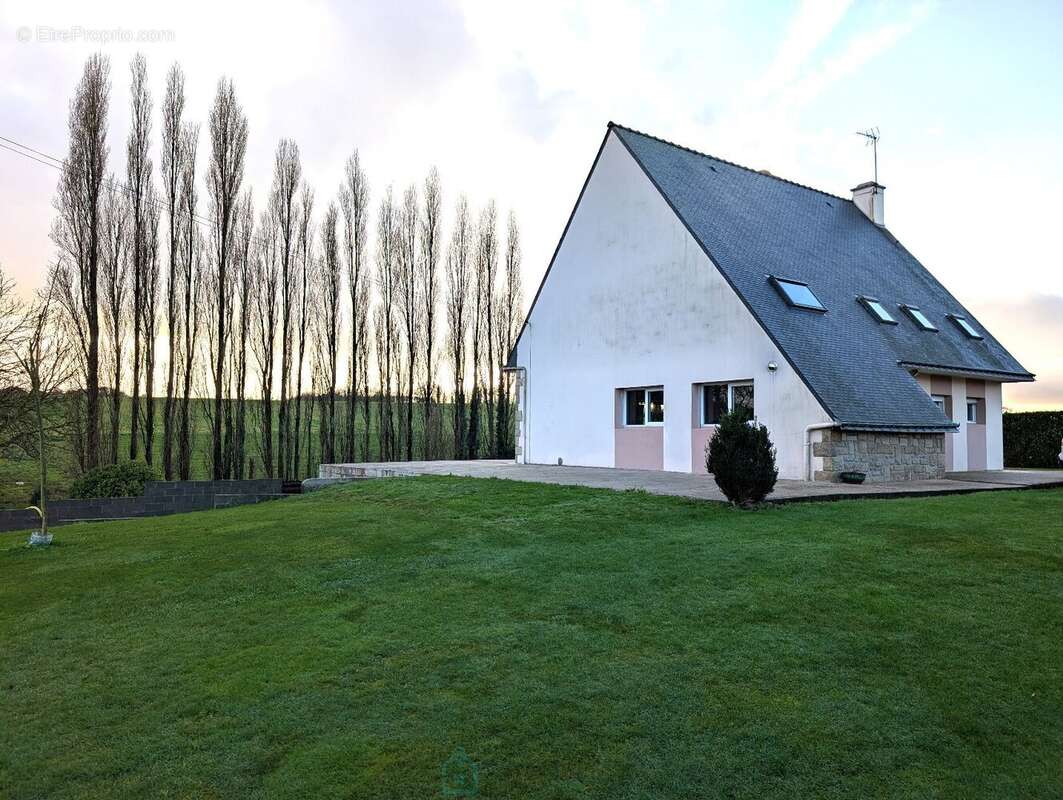 Propriété sur 27 hectares, maison 179 m2, bâtiments de 700 m2 salle de réception et 600 m2 garage - photo 6