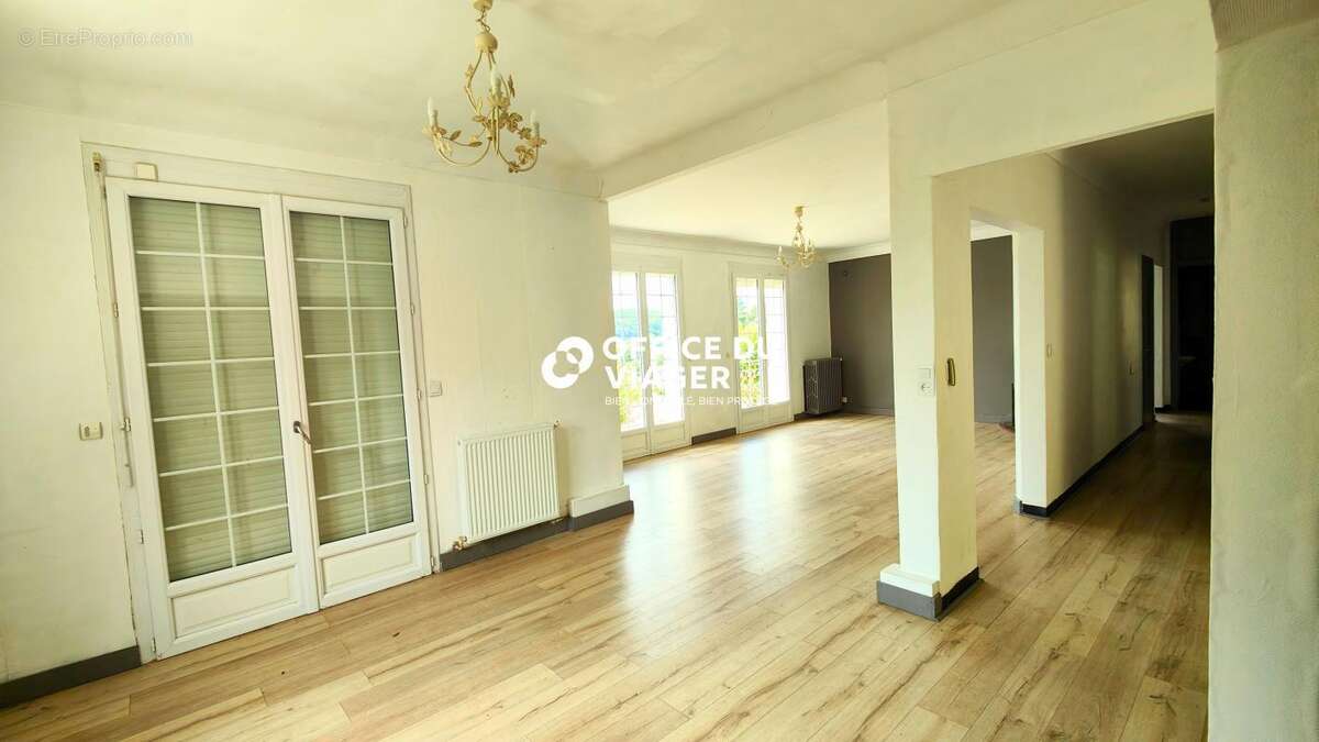 Maison - 8 pièces - 216,63 m² - photo 3
