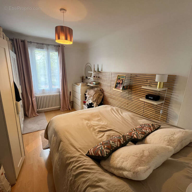 Appartement à LES PAVILLONS-SOUS-BOIS