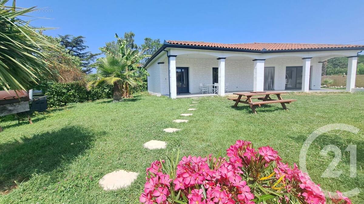 Maison à CAMPAGNE-SUR-ARIZE