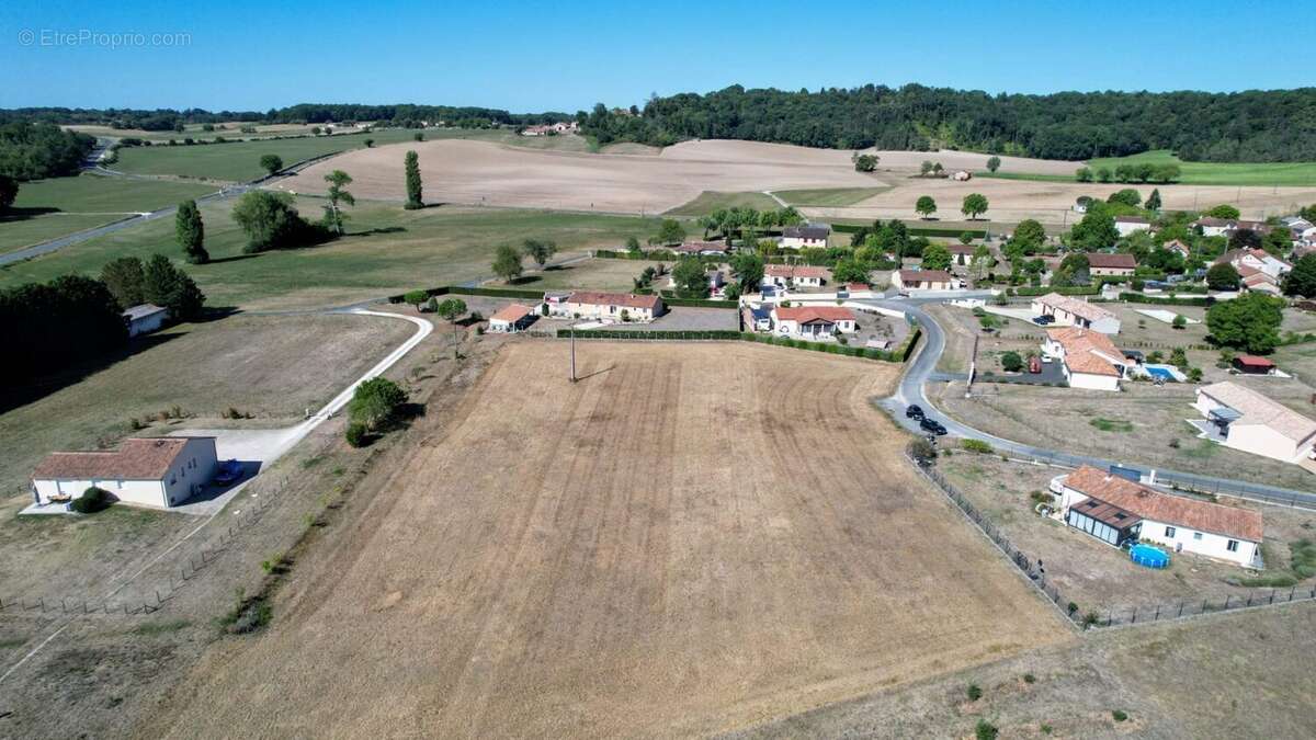 Terrain à BRANTOME