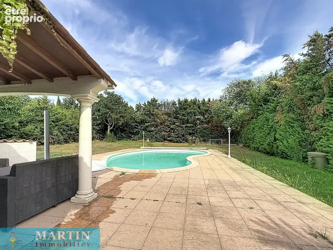 Villa de plain-pied avec piscine et 1,5 hectares de terrain plat et clôturé - photo 10