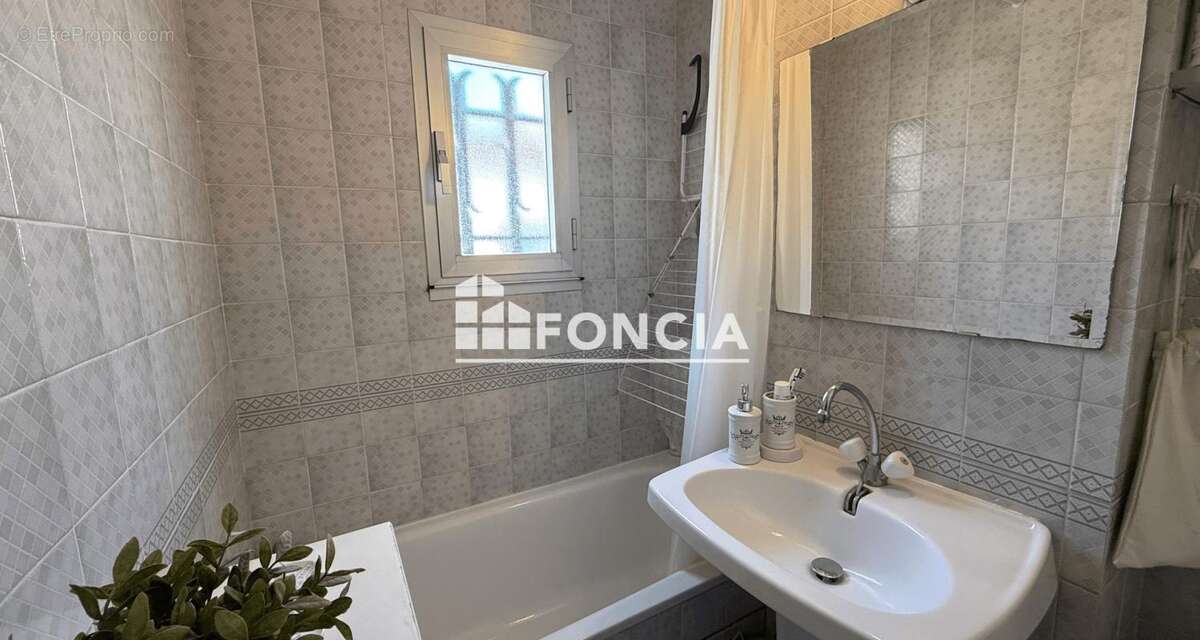 Appartement à COGOLIN