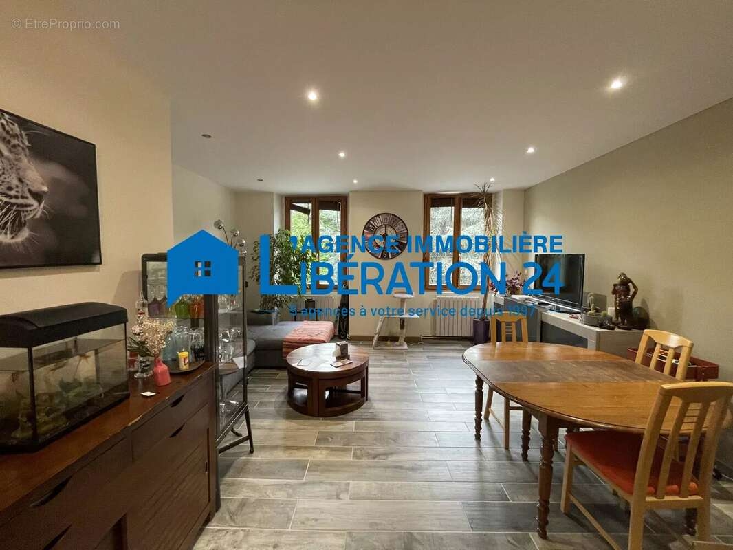 Maison à LE CHAMBON-FEUGEROLLES