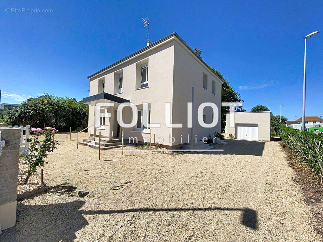 A VENDRE COURSEULLES SUR MER, APPARTEMENT 4 pièces , 3 chambres, 300 mètres de la mer - photo 2