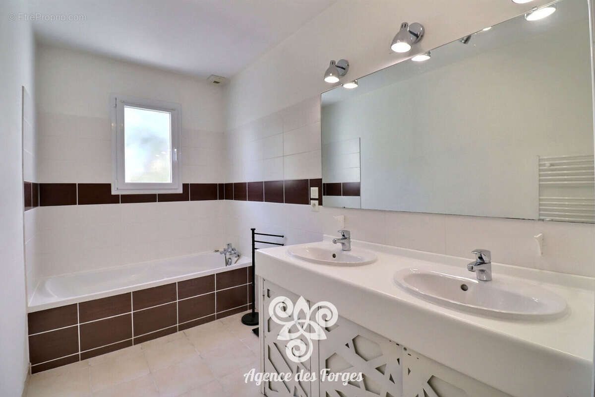 Maison plain-pied - 3 chambres - 103m² - Vallet - photo 14