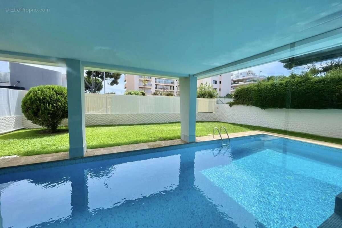 Appartement à SAINT-LAURENT-DU-VAR