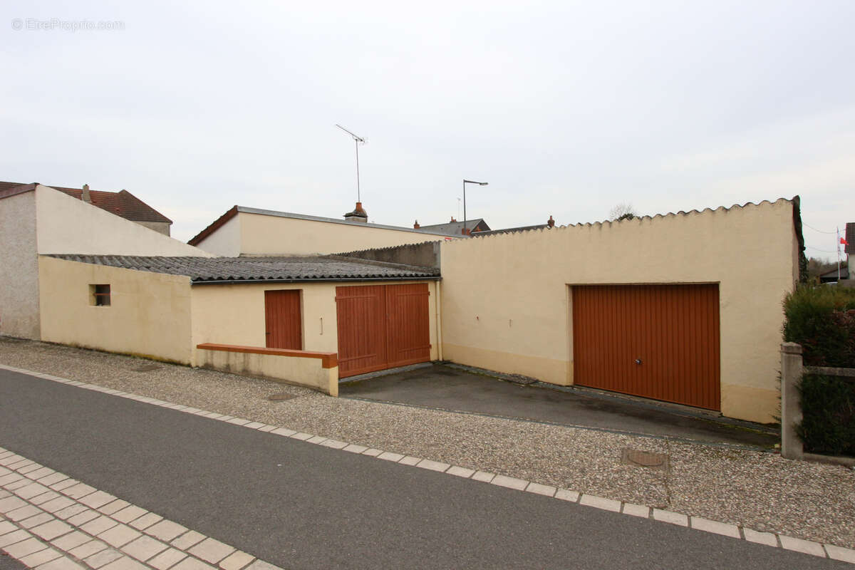 Maison à COULANGES-LES-NEVERS