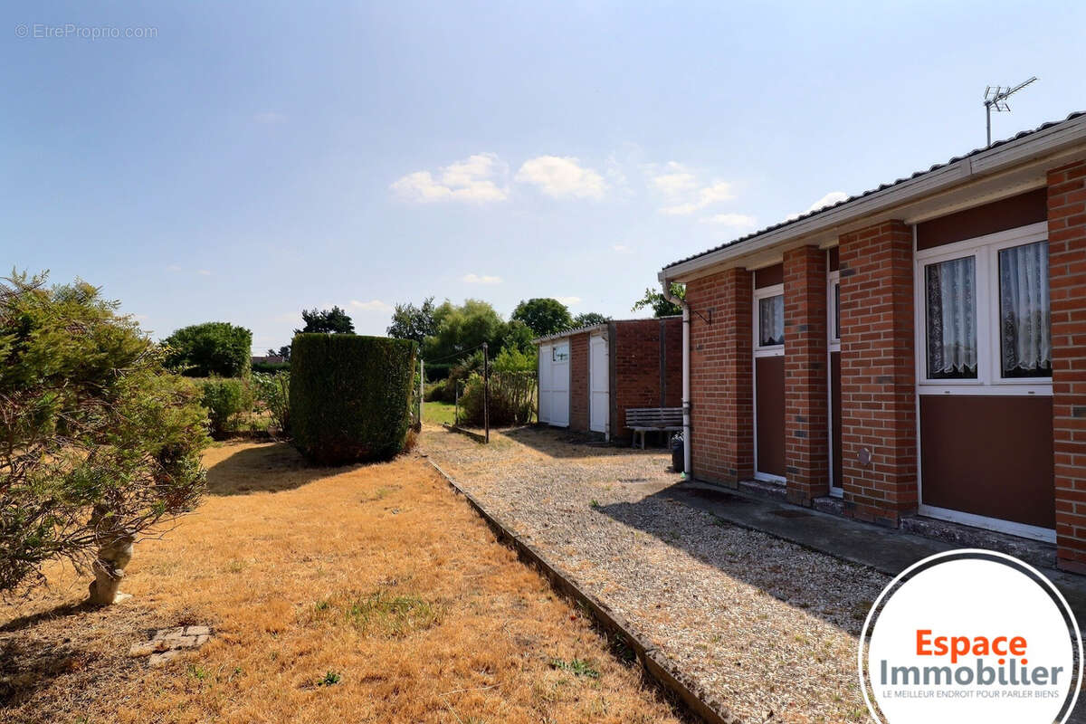 Élégante maison de cheminot avec grand jardin & dépendances   75 m2 Somain - photo 3