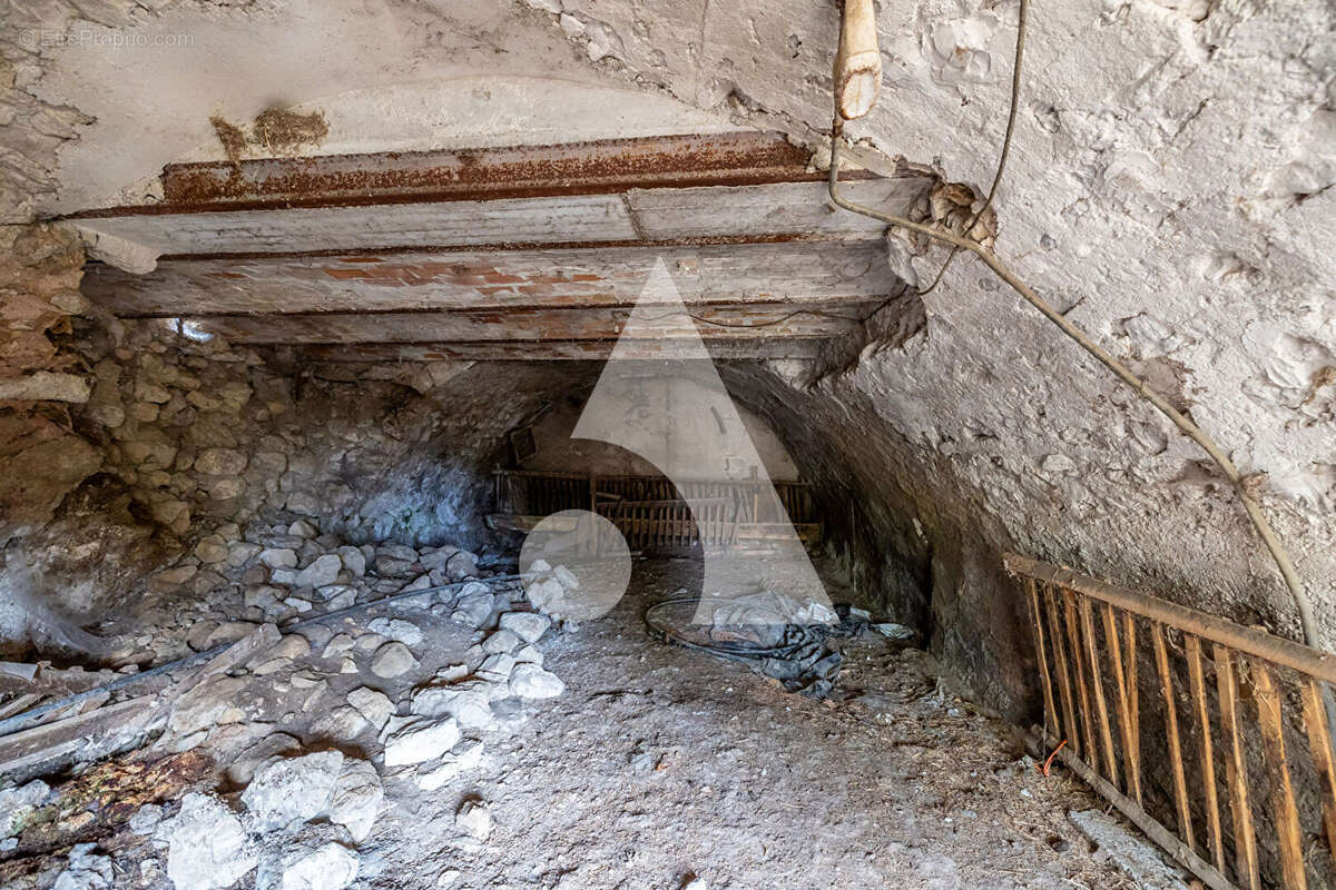 SIGOTTIER (05700) - Corps de ferme à rénover avec fort potentiel - photo 5