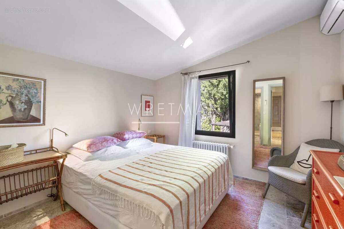 Maison à CHATEAUNEUF-GRASSE
