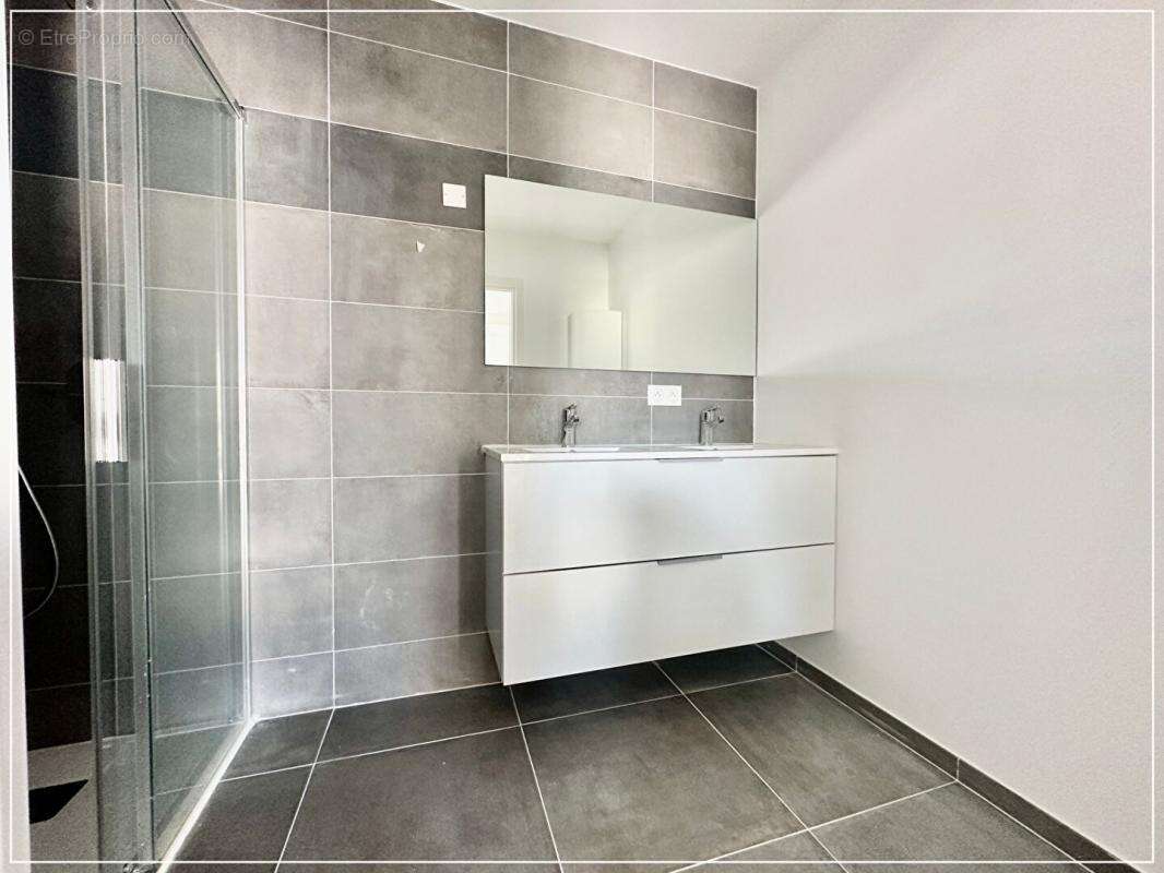 Six fours les plages - a proximite des axes autoroutiers et commerces - appartement de type 3 - superficie 62 m2 - avec box en s - photo 9