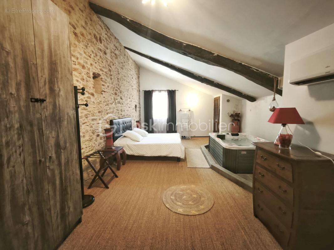 Maison de caractère de 179 m² avec suite indépendante bien-être, garage et patio – Faugères - photo 9
