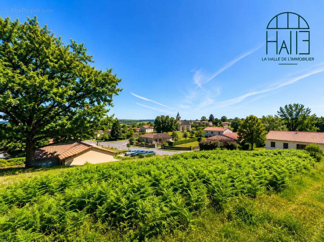Terrain à SAINT-HILAIRE-LES-PLACES