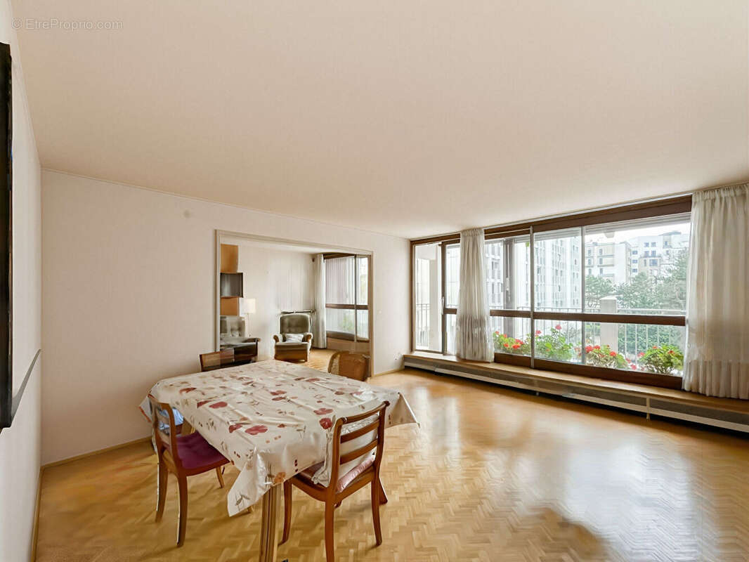 Appartement à PARIS-15E