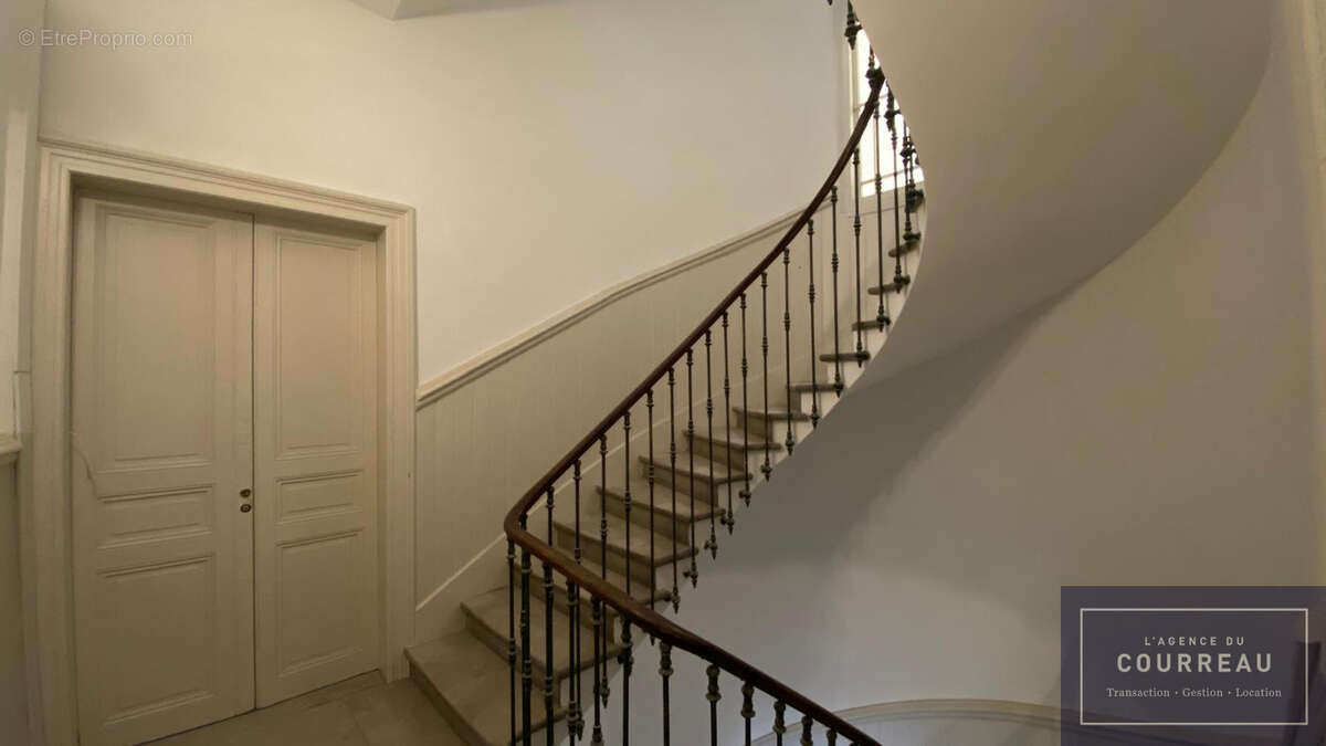 Montpellier   F3 de 83 m2 à Rénover dans Immeuble de Caractère - photo 3