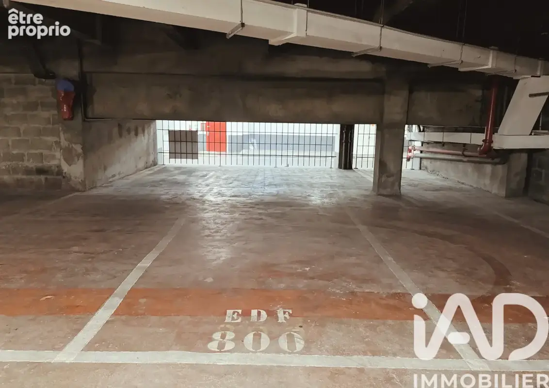 Photo 1 - Parking à PARIS-13E