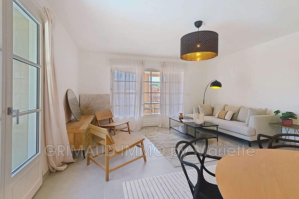 Appartement à GRIMAUD