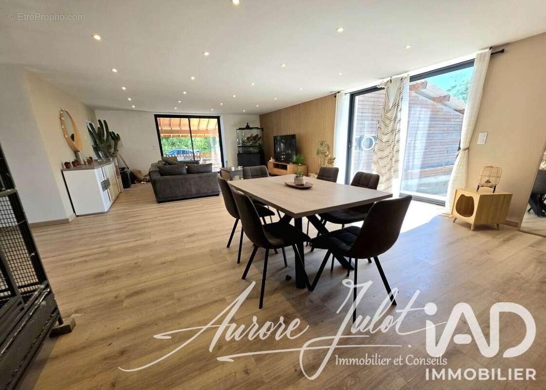 Maison 225 m² à Saint-Clair-De-La-Tour  - photo 5