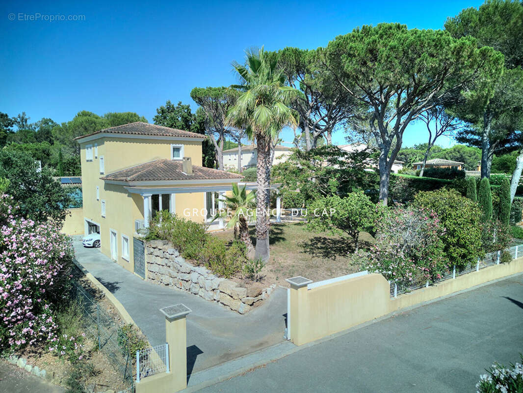Villa néo-provençale 6 pièces à vendre à Saint Raphaël - Bas du Golf de Valescure - photo 4