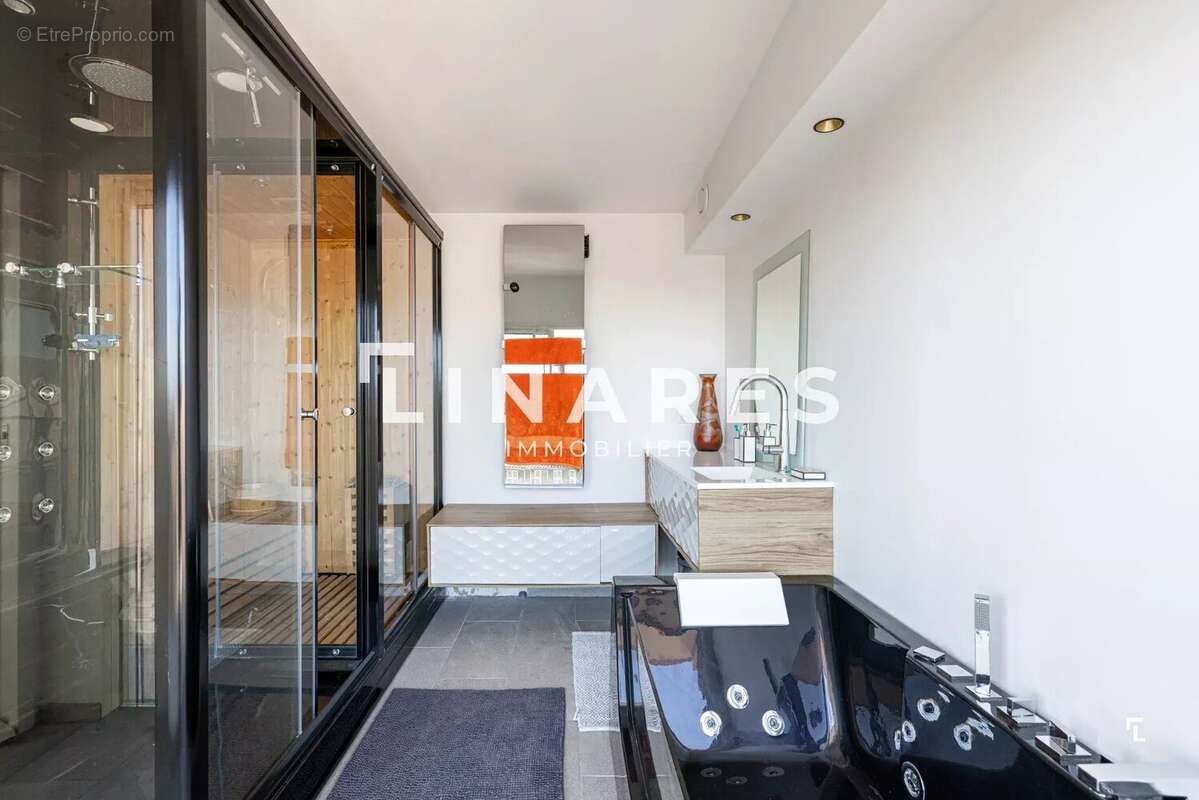 Appartement à MARSEILLE-6E