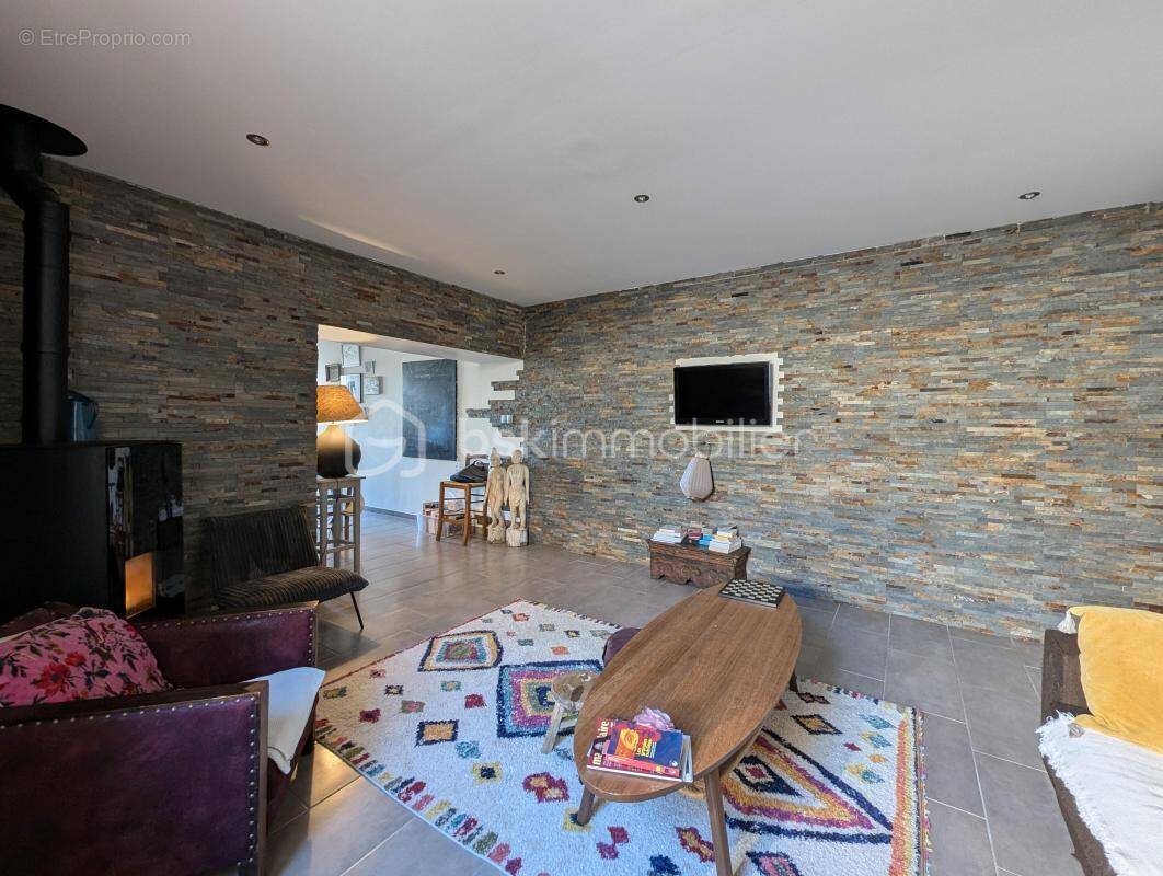 Maison à MONTPEYROUX