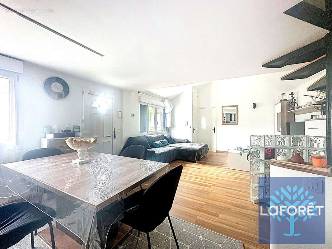 Maison à VIGNEUX-SUR-SEINE