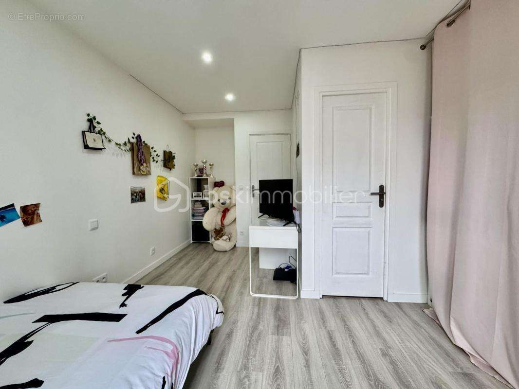 Appartement à LE PERREUX-SUR-MARNE