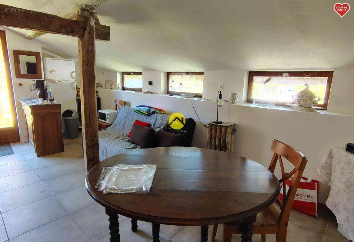 Maison à AUGY-SUR-AUBOIS