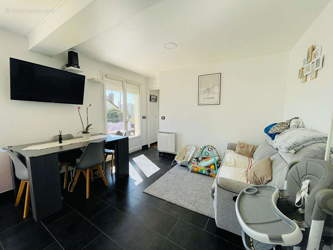 Appartement à SARTROUVILLE