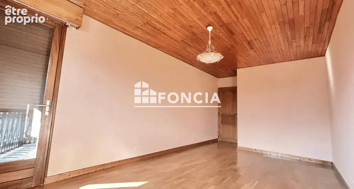 Villa spacieuse avec T2 indépendant, vue dégagée et vaste garage - photo 11